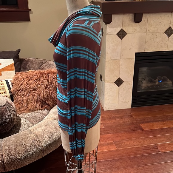 Luxury Jones cowl neck poet sleeve top - Picture 5 of 11